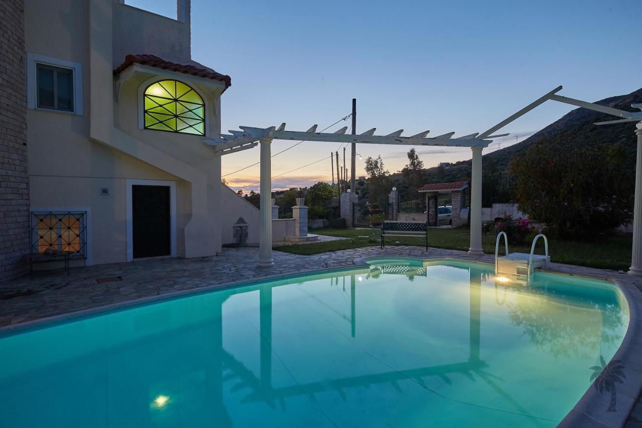 Villa Konstadina With Swimming Pool Kalivia Thorikou Luaran gambar